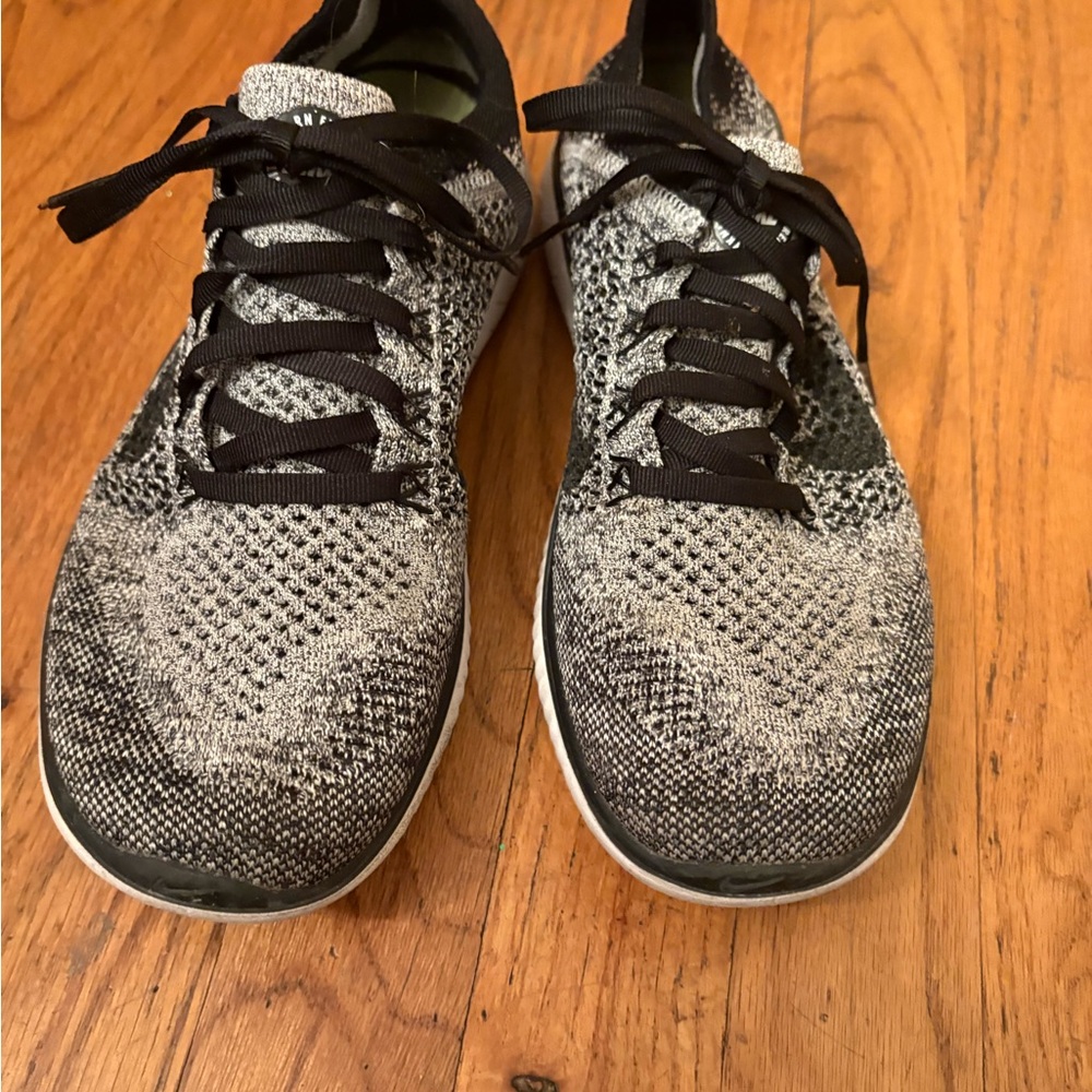 Nike Flyknit Black and Gray